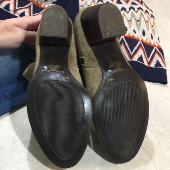 Adorable Brown Suede Booties! - Picture 4 of 6